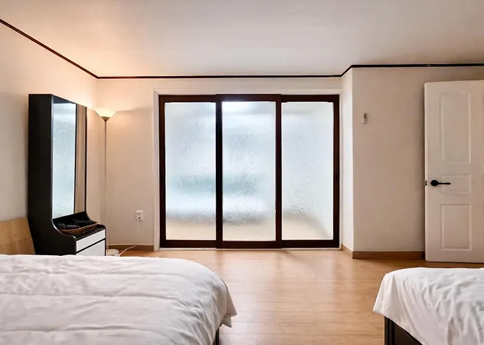 A Comfortable And Stylish House In The Center *