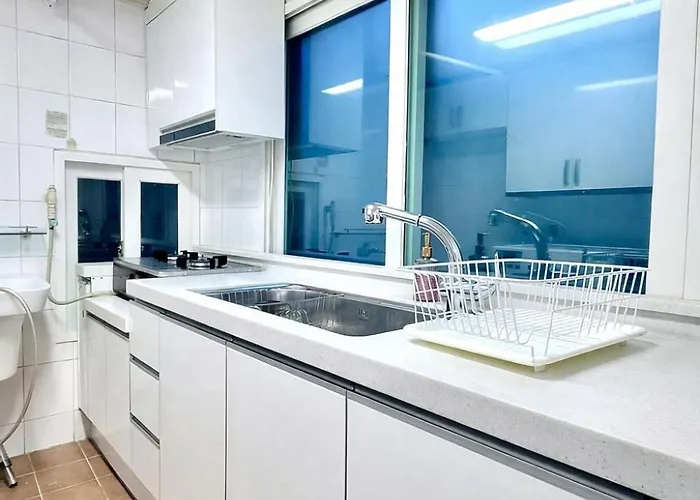 A Comfortable And Stylish House In The Center Seoel