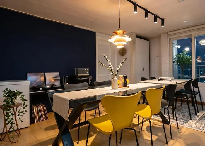A Comfortable And Stylish House In The Center